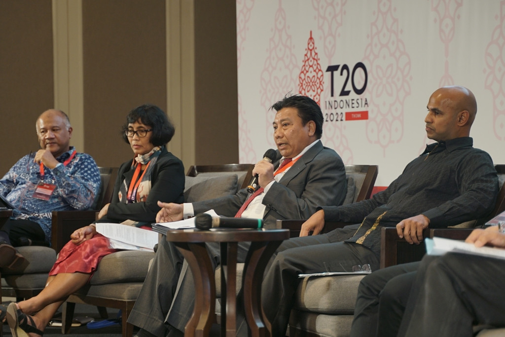 President Director of PT. Riau Andalan Pulp and Paper, Sihol Aritonang  spoke at the Think20 in Bali 