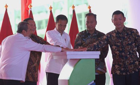 In February 2020, the President of the  Republic of Indonesia, Joko Widodo, visited APRIL’s Riau Complex and inaugurated the new Asia Pacific Rayon plant, the largest integrated viscose rayon production facility in Indonesia.
