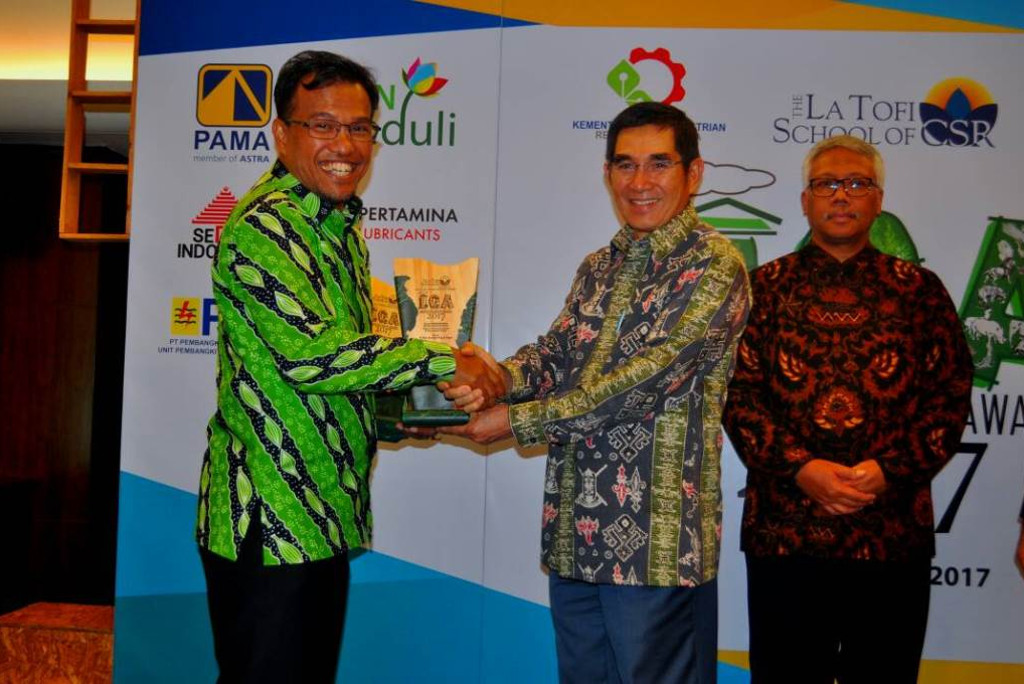 APRIL menerima dua penghargaan dalam Indonesia Green Awards 2017 untuk Restorasi Ekosistem Riau (RER) dan Program Desa Bebas Api