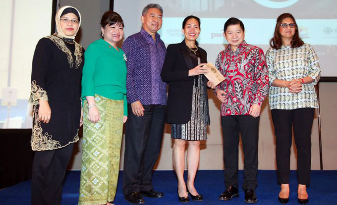 APRIL menerima lima penghargaan pada Sustainable Business Awards Indonesia pada bulan Februari 2020 termasuk kategori juara umum.