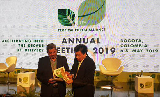 Presiden Direktur PT. RAPP Sihol Aritonang berbicara di Tropical Forest Alliance 2019 di Kolombia pada bulan Mei 2019, mengenai upaya perluasan Siak Hijau.