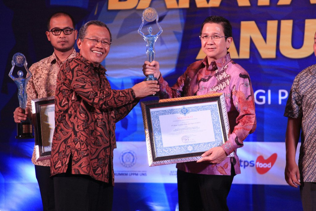 PT. RAPP received award in UNS SMEs Award 2016, Solo