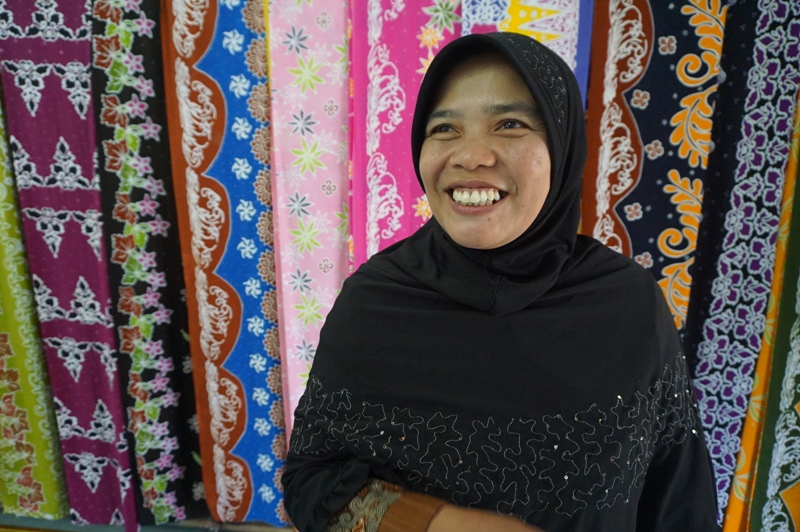 Nimah Women Batik Crafter - APRIL