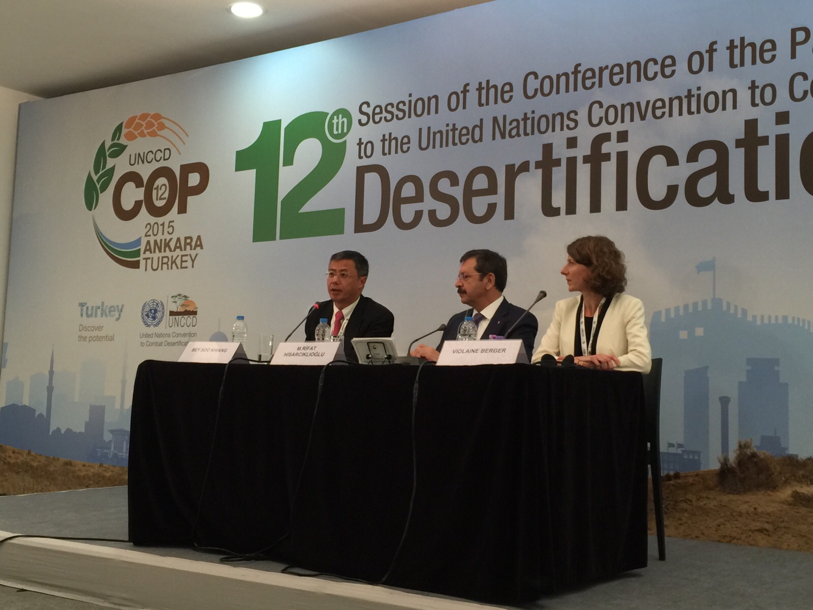 Solutions to Land Degradation in Riau, Indonesia: A Perspective APRIL Chairman speaks to the media at the WBCSD press conference to launch the reports on Land Degradation Neutrality at the COP 12 of UNCCD.