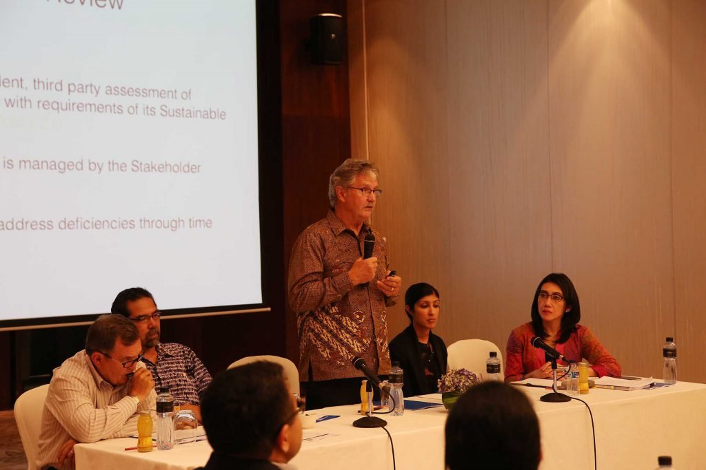 Stakeholder Forums on the Assessment of the Sustainable Forest Management Policy 2.0 Implementation SACmandarinjkt 07 1 — APRIL Asia
