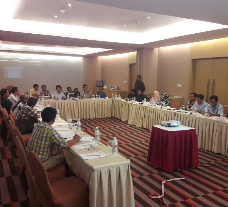 Pertemuan Pemangku Kepentingan di Riau Membahas Prosedur Penyelesaian Keluhan Stakeholderforum Oct2016