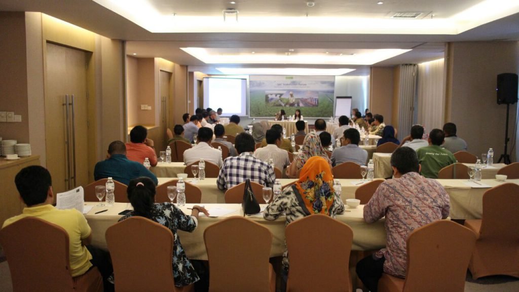 Stakeholder Forums on the Assessment of the Sustainable Forest Management Policy 2.0 Implementation StakeholderForumRiau 1 — APRIL Asia
