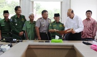 APRIL Unit in Riau to Incentivize Fire-Free Villages Direktur Rapp Featured Image