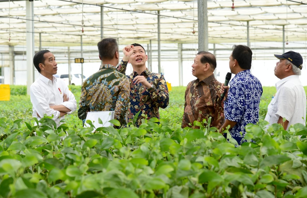 president of indonesia visits april operations during inauguration of new apr plant 2 &mdash; APRIL Asia