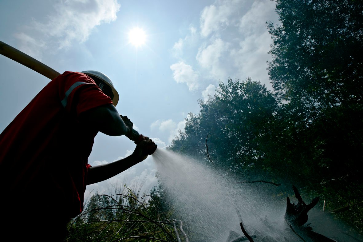 APRIL warns of early start to Sumatra forest fire season APRIL has deployed more than 300 fires already in 2014 to combat blazes near its concessions.