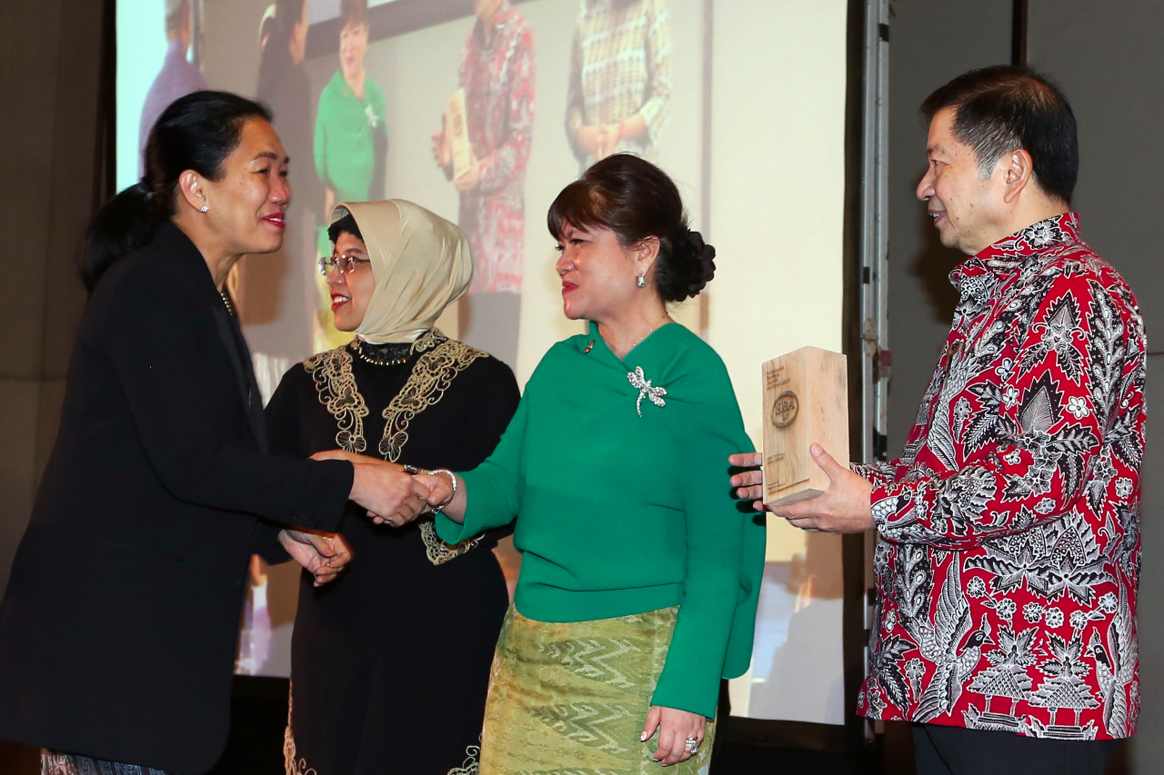 2020 Highlights Sustainable Business Award 2 — APRIL Asia
