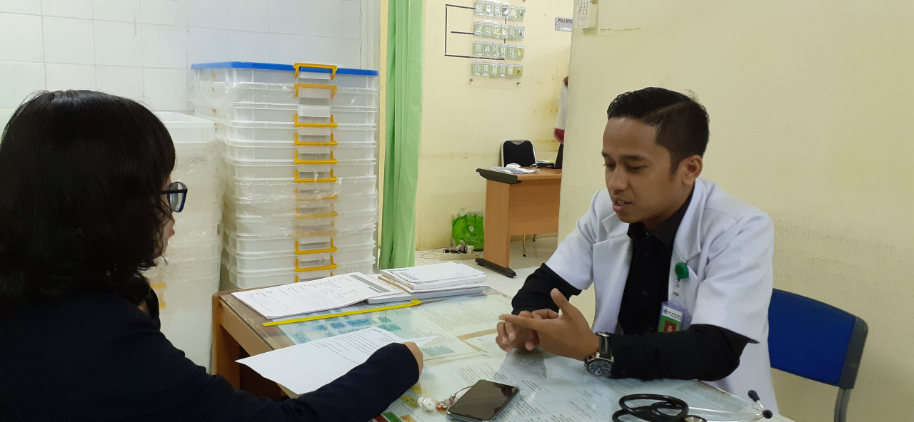 Local Pupil Giving Back As Doctor In Community Clinic | Rapp april doctor career 02 — APRIL Asia