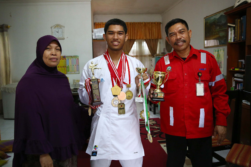 Supporting The Next Generation Of Indonesian Athletes rge story berry fikri karate kid 02 — APRIL Asia