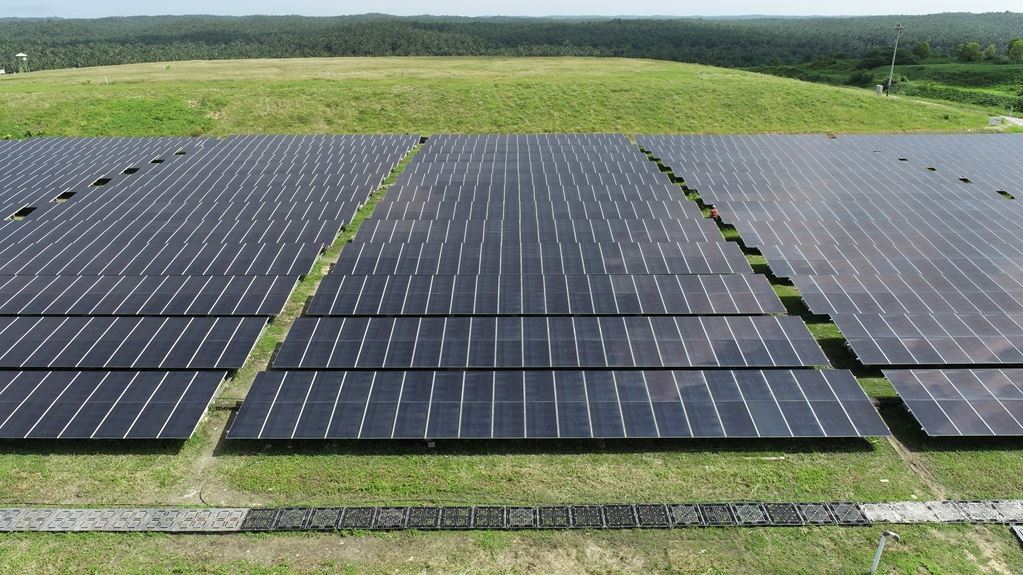 Walking On Sunshine: How APRIL’s Solar Panels Help Reduce Emissions solar panel — APRIL Asia